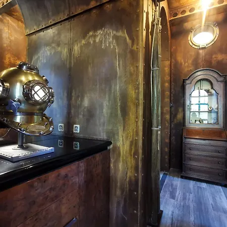 Bed & Breakfast The Kraken - Steampunk Boutique In 3*