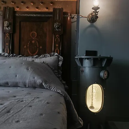 The Kraken - Steampunk Boutique In Bed & Breakfast